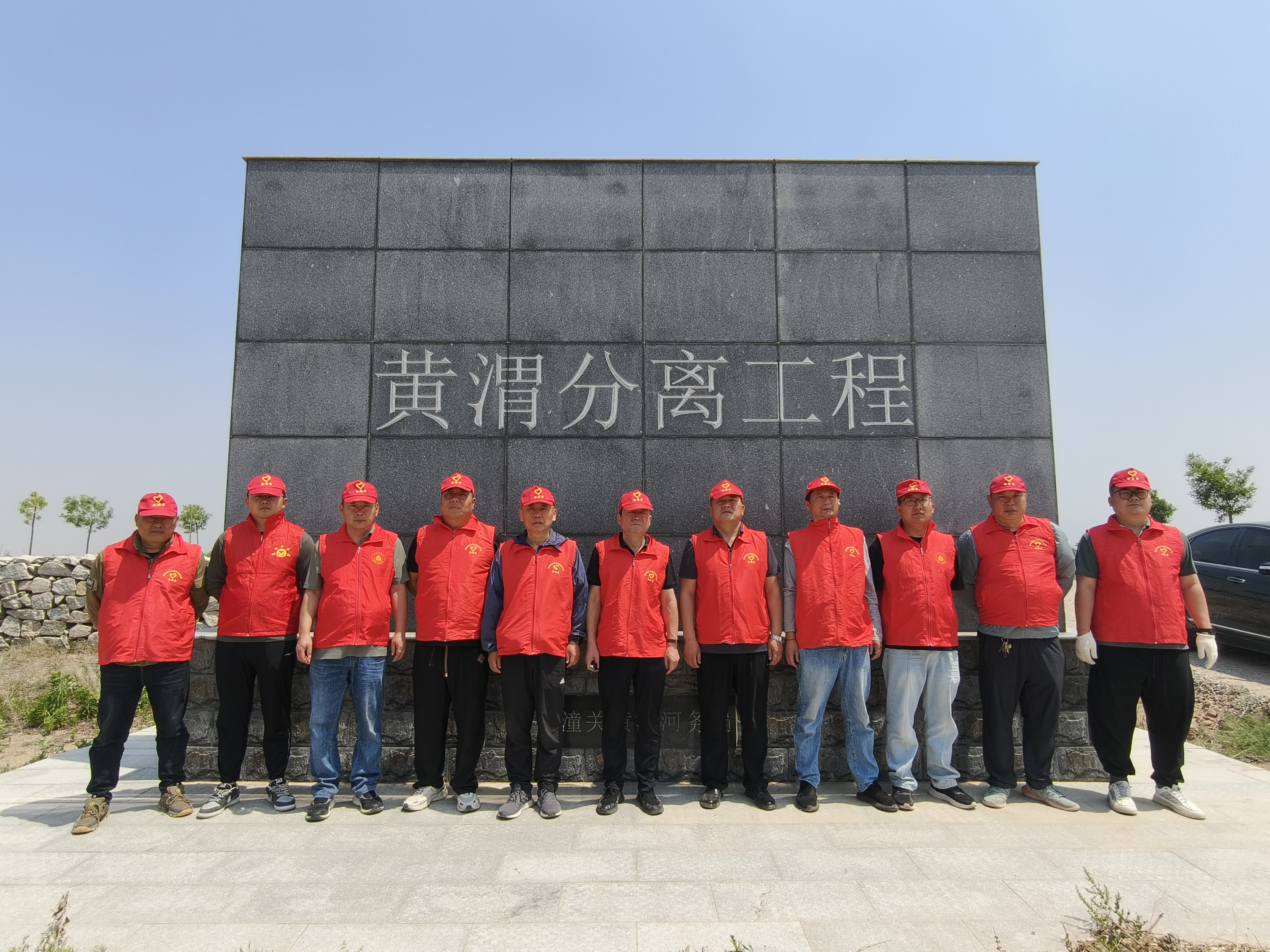 工程局开展“关爱山川河流建设幸福河湖”志愿服务活动